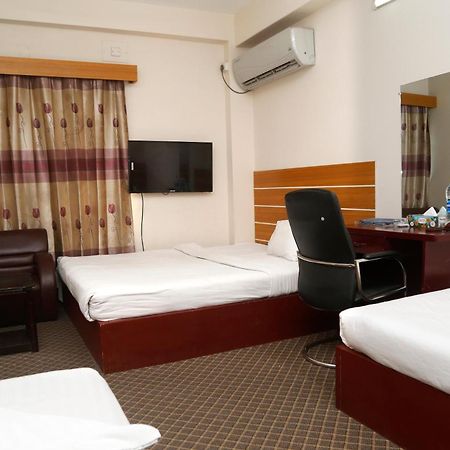 Hotel Blue Bird Dhaka Bagian luar foto