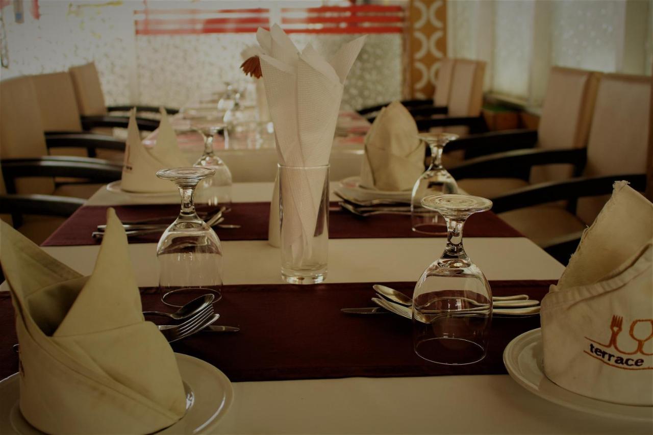 Hotel Blue Bird Dhaka Bagian luar foto