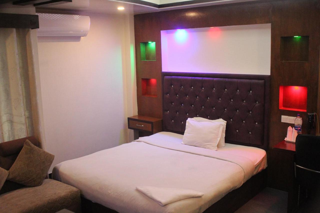 Hotel Blue Bird Dhaka Bagian luar foto