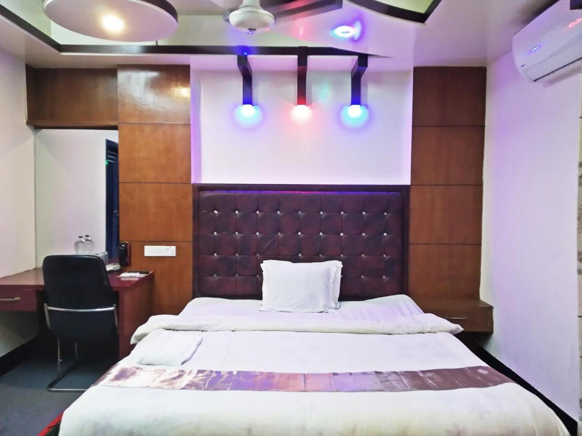 Hotel Blue Bird Dhaka Bagian luar foto