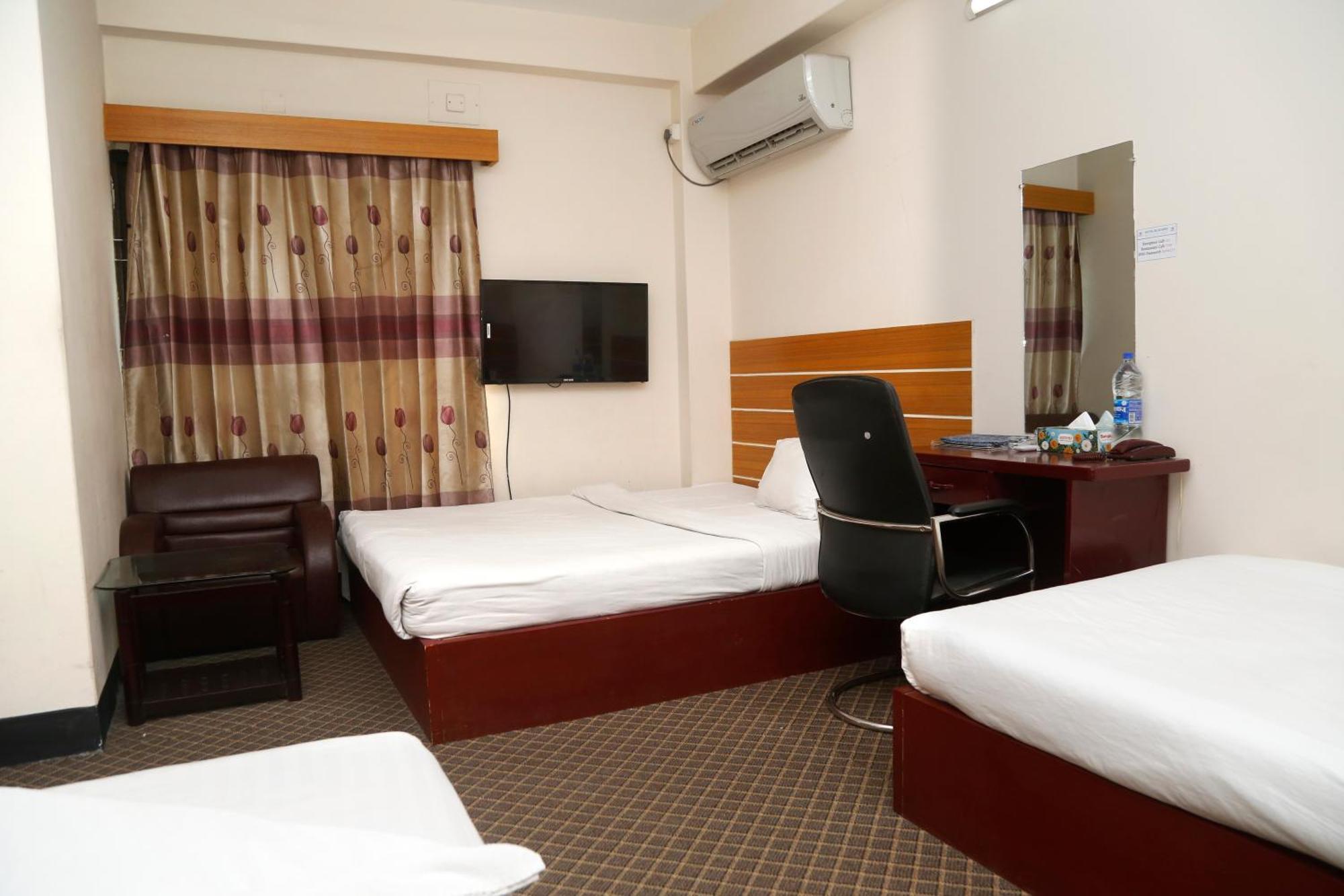 Hotel Blue Bird Dhaka Bagian luar foto