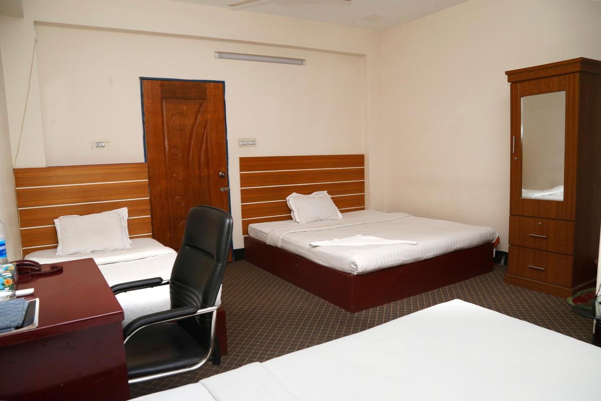 Hotel Blue Bird Dhaka Bagian luar foto