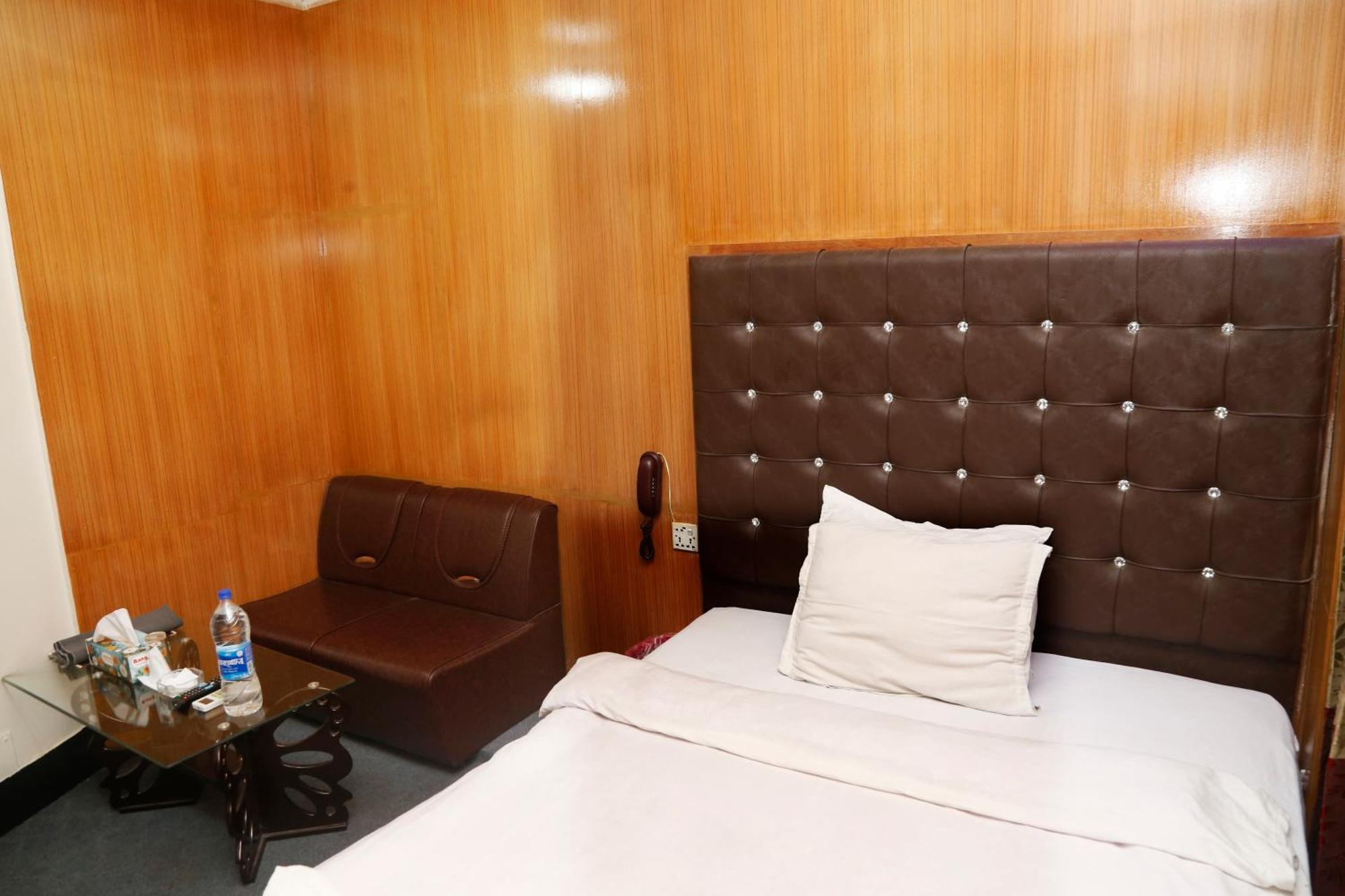 Hotel Blue Bird Dhaka Bagian luar foto