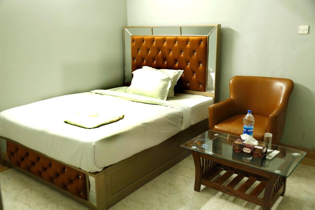 Hotel Blue Bird Dhaka Bagian luar foto