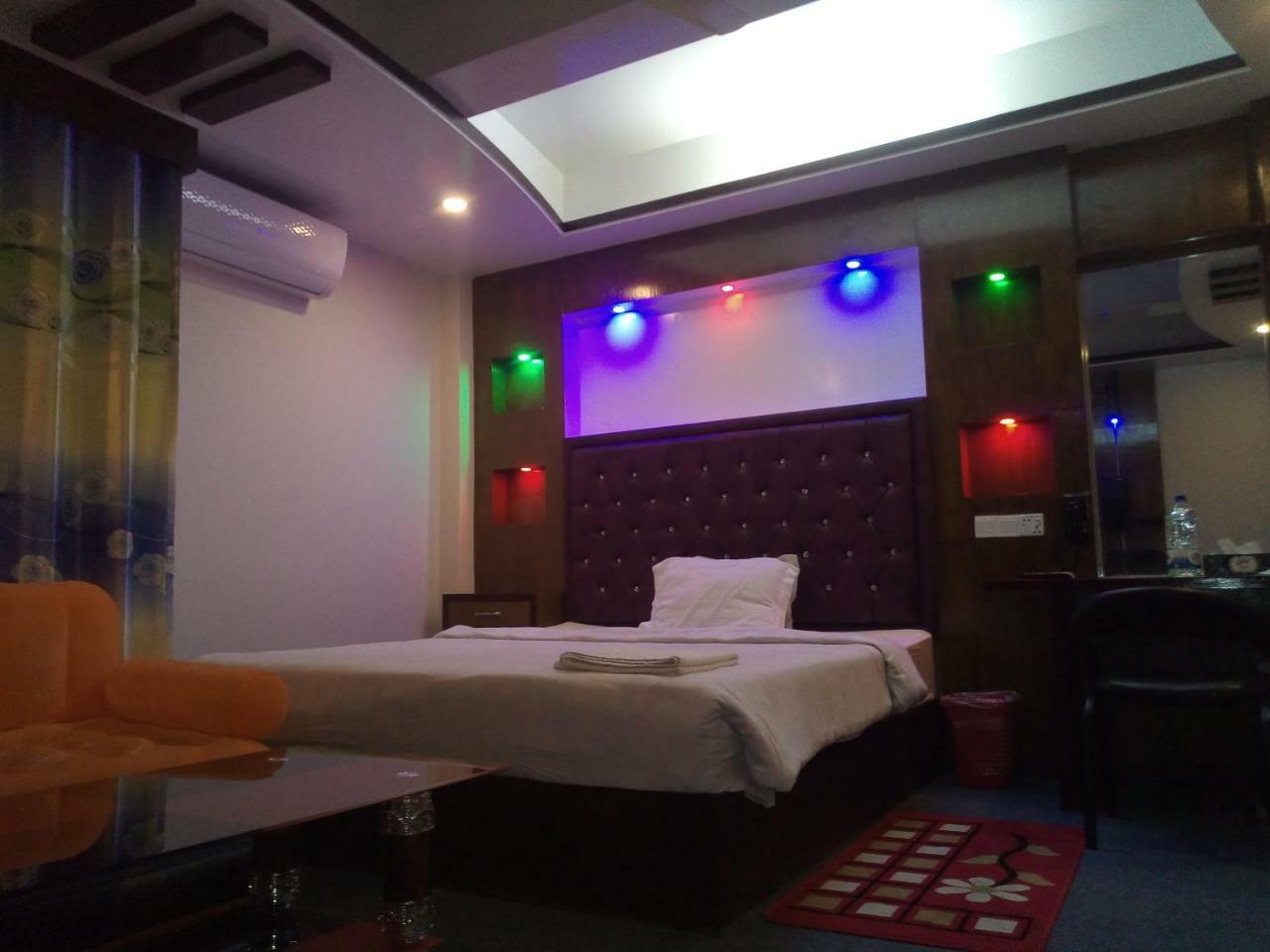Hotel Blue Bird Dhaka Bagian luar foto
