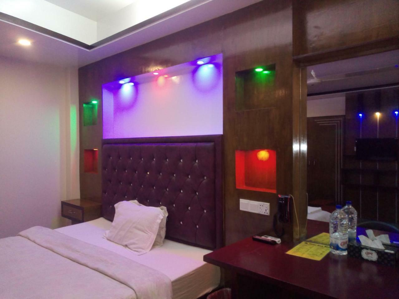 Hotel Blue Bird Dhaka Bagian luar foto