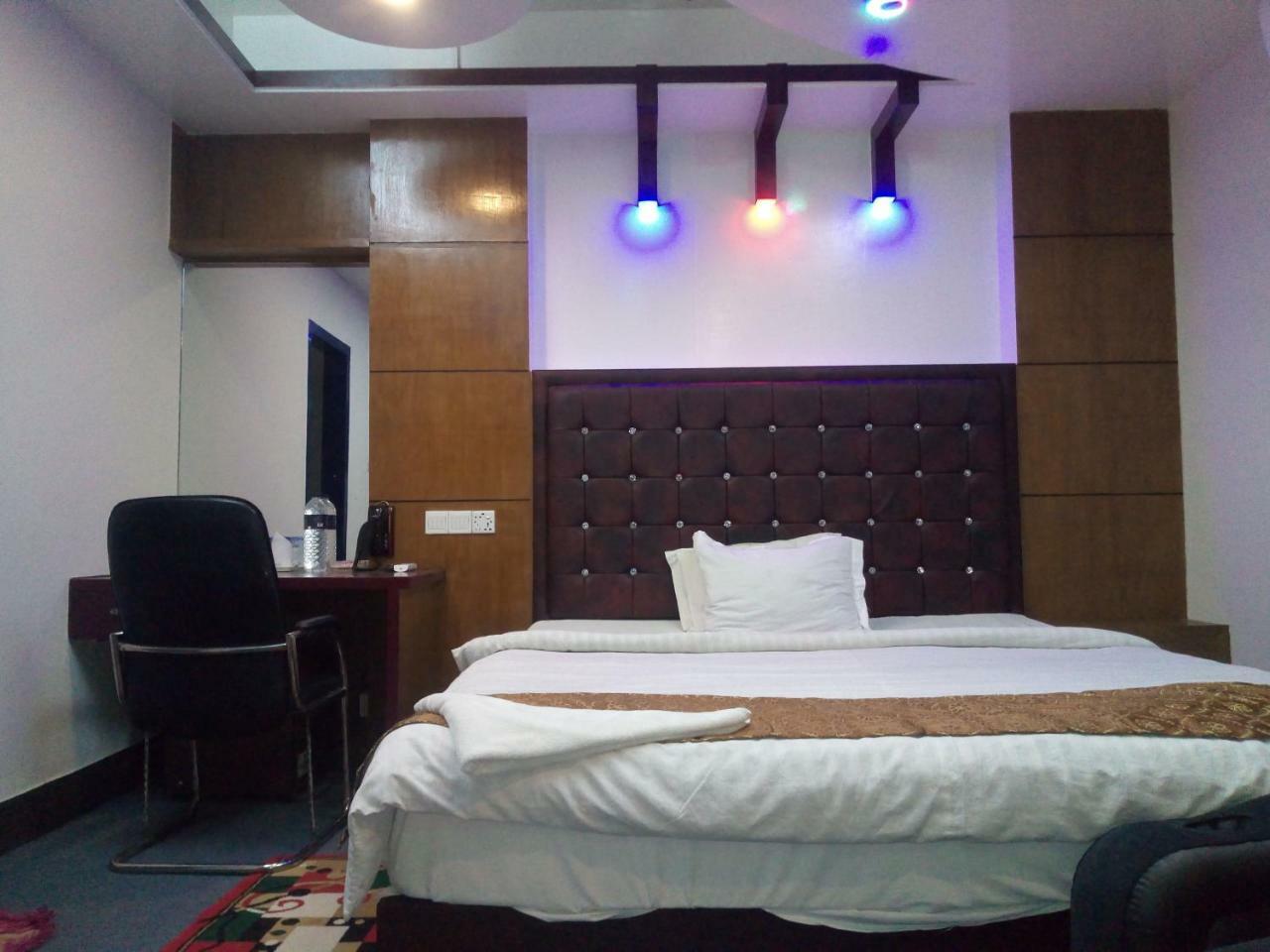 Hotel Blue Bird Dhaka Bagian luar foto